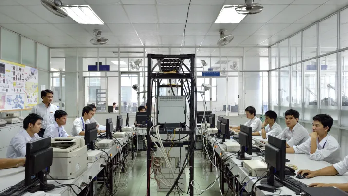 Améliorer la formation des jeunes Vietnamiens pour répondre aux nouveaux besoins de l’industrie - Image - 