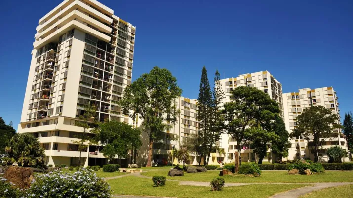 This program should : Fight against the “ghettoization” of SIC’s largest residential neighborhood, located in the city center of Nouméa ; Participate in the development of a city policy and change the way people view social housing.