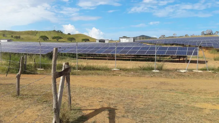 Une centrale solaire à Païta dans la province Sud