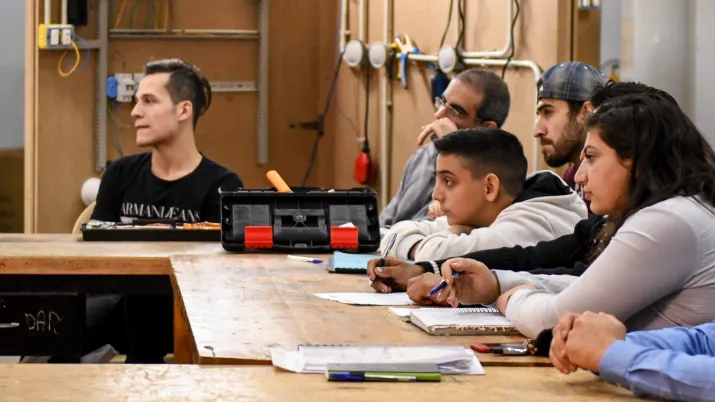Séance de formation en électricité dispensée à des Libanais et des réfugiés syriens dans le nord de Beyrouth (Liban) © Ammar Abd Rabbo / AFD