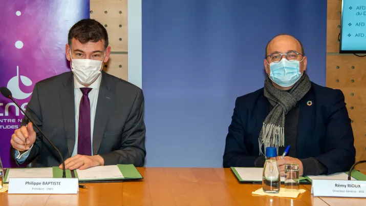 Signature partenariat CNES - AFD