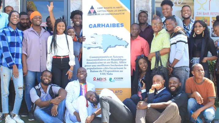 Le projet CARHAIBES vise à renforcer l’inclusion des communautés les plus touchées par le VIH dans l’accès à la prévention, aux traitements, aux droits.