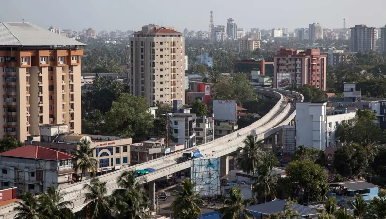 Travaux sur le carrefour de Edappally, Inde 