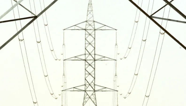 Ligne_électrique_pour_renforcer_les_interconnexions_régionales_©DidierGentilhomme/AFD