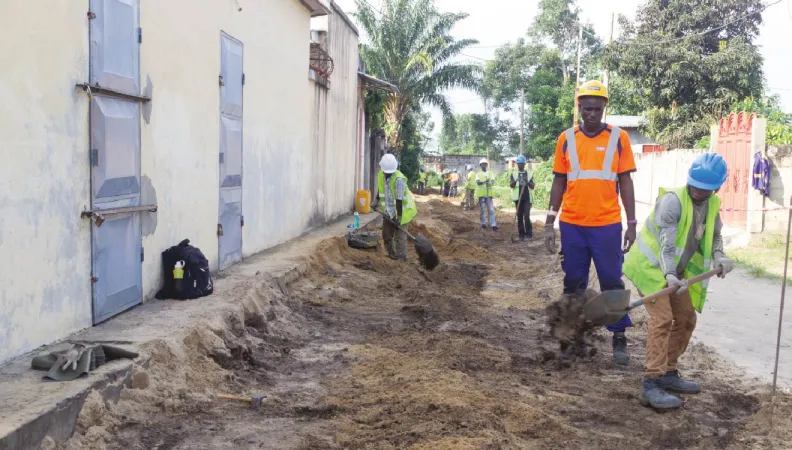 Extension du service d’eau potable à 300 000 personnes. • Accès amélioré au réseau d’eau pour 150 000 personnes. • Amélioration des capacités de production des usines de Djiri et du Djoué. • Sensibilisation de 450 000 personnes aux bonnes pratiques d’hygiène et d’assainissement, avec une approche sur les inégalités de genre. • Amélioration de la gouvernance et de la gestion de LCDE pour un service performant et durable dans un cadre sectoriel clair et inclusif., Congo, AFD