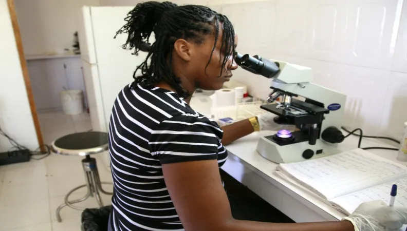 Fondation Mérieux : renforcer les capacités en biologie médicale pour la lutte contre la COVID-19