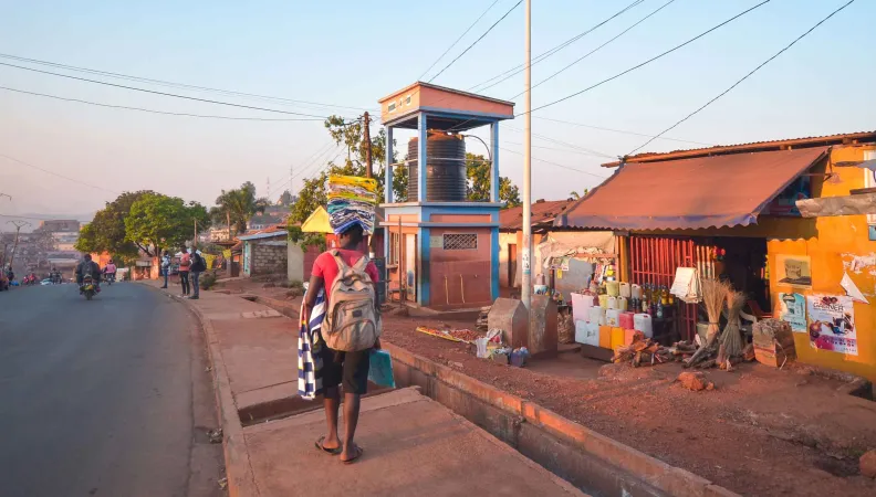 Cameroun : Candelabres Solaires, et Kiosques à Eau dans les capitales régionales