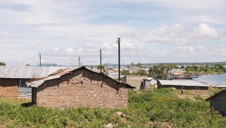 Le but du projet de connectivité du dernier kilomètre (LMCP) est d'accroître l'accès universel à l'électricité pour les ménages kenyans des zones rurales.